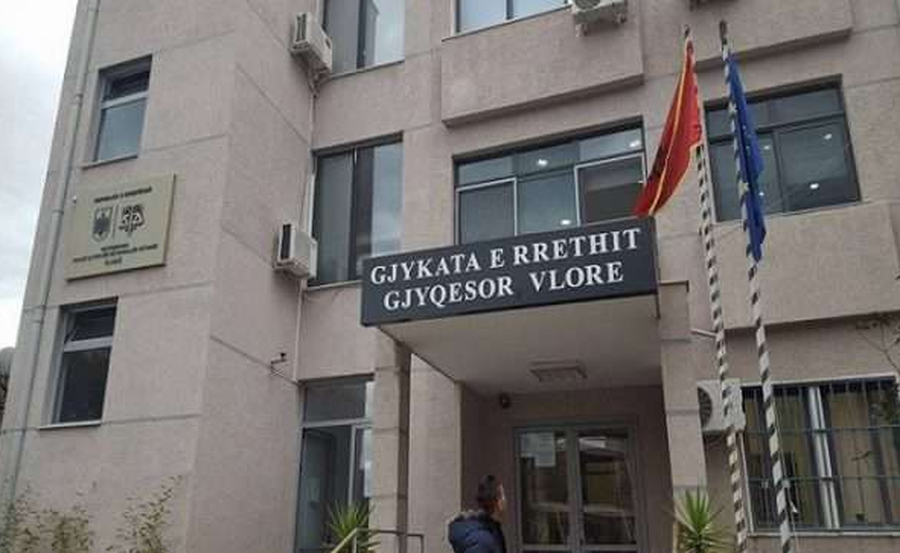 Goditi me grusht rojën e Gjykatës, arrestohet avokati i Monika Kryemadhit