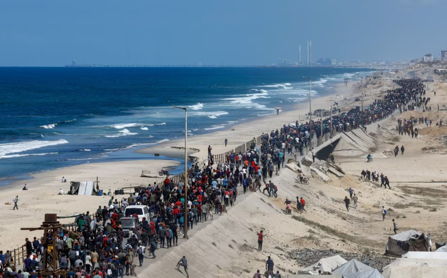 Hyrja në fuqi e armëpushimit në Gazë, palestinezët nisin të rikthehen në shtëpitë e tyre