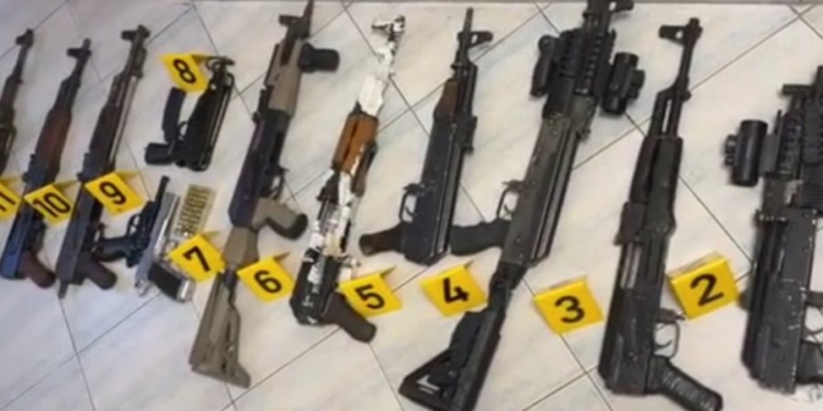Fier, zbulohet një bazë kriminale. Sekuestrohet arsenal armësh! (VIDEO)