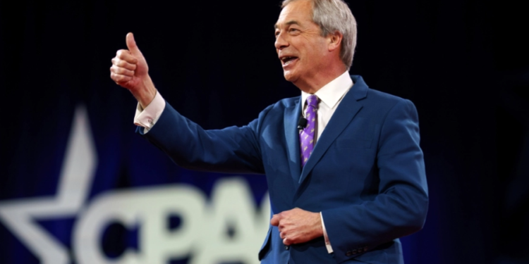 “Putin është një djalë shumë i keq”, Farage bën thirrje për rrëzimin e avionëve rusë