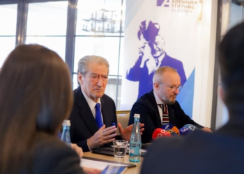 Nis “shkolla” në PD, Berisha mëson deputetët e rinj: Mos shkëpusni lidhjet me zgjedhësit