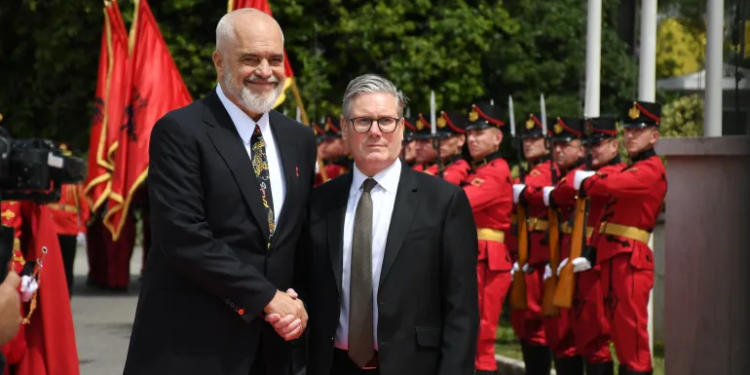 Starmer mbron Shqipërinë: E kanë fyer padrejtësisht, por në fakt duhet vlerësuar