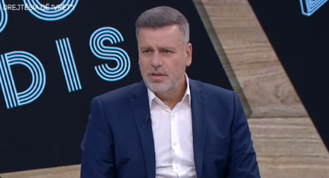 Vrasja e gjyqtarit Astrit Kalaja, ish-kreu i Apelit Alaudin Malaj: Të rikthehen efektivat blu në gjykata, detektorët e dorës të…