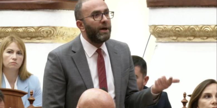 “Po shkelni Kushtetutën”, Bardhi kërkon interpelancë urgjente me Ramën
