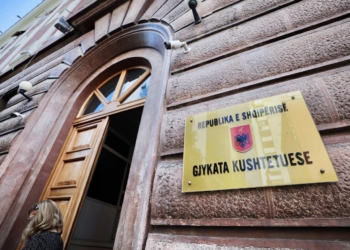 Ngërç në Kushtetuese/ Presidenti vonon betimin e Asim Vokshit mes sfidës për ripërtëritjen e gjyqtarëve