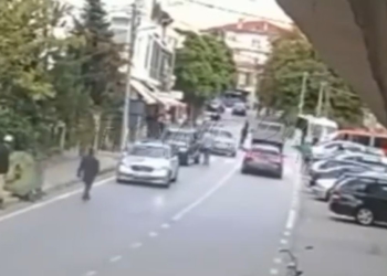 Tre persona dhunojnë me sende të forta 39-vjeçarin në Bilisht, ai plagos me thikë njërin nga autorët