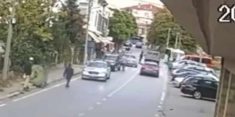 Tre persona dhunojnë me sende të forta 39-vjeçarin në Bilisht, ai plagos me thikë njërin nga autorët