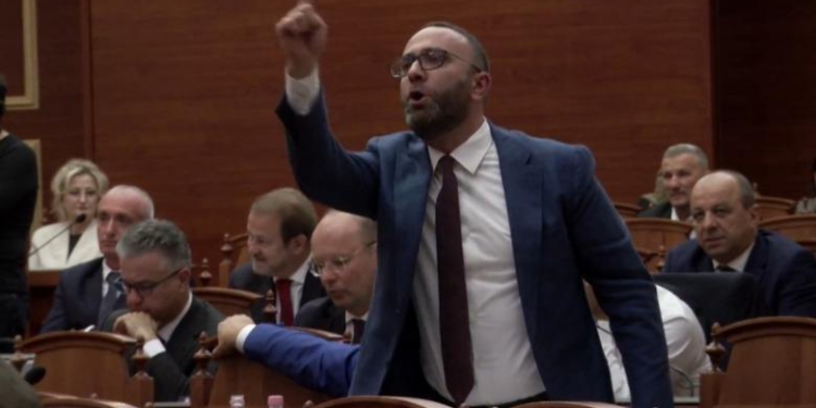 PS kërkoi përjashtimin e Bardhit nga Kuvendi me 30 ditë, të hënën mblidhet Komisioni i Etikës