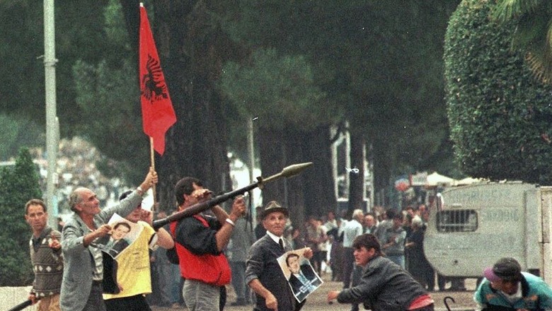 Kallëzimi në dorë të SPAK/ Kronologjia e kryengritjes së 14 shtatorit, nga pushtimi i institucioneve tek granata në zyrën e Gjinushit