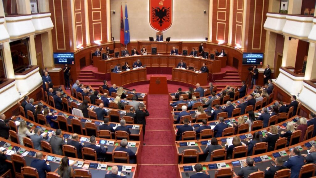 Sot Kuvend! Në rend dite nisma e PD për shkarkimin e Peleshit, raportojnë disa institucione