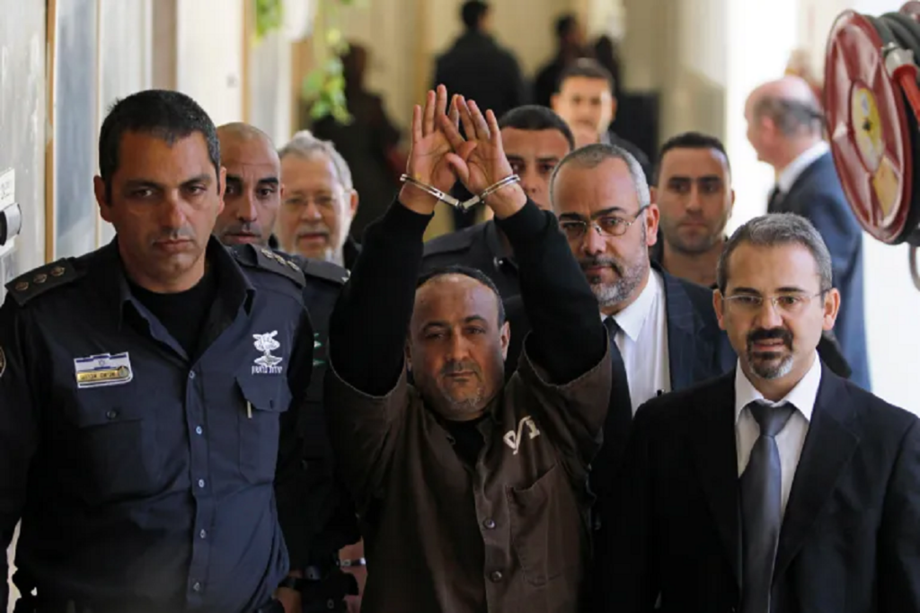 “Mandela palestinez” në qendër të negociatave: Kush është Marwan Barghouti, i burgosuri që do të sjellë paqen