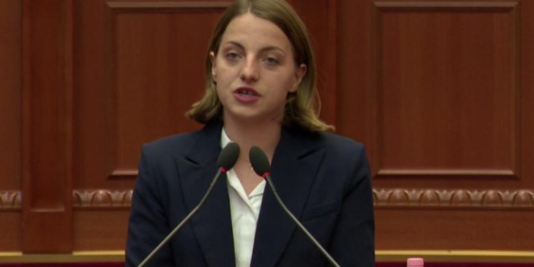 (VIDEO)Mban fjalimin e parë në Kuvend/ “Neomalsorja”: Jam këtu për të përfaqësuar zonat e lëna në harresë, Dukagjini po zhvillohet