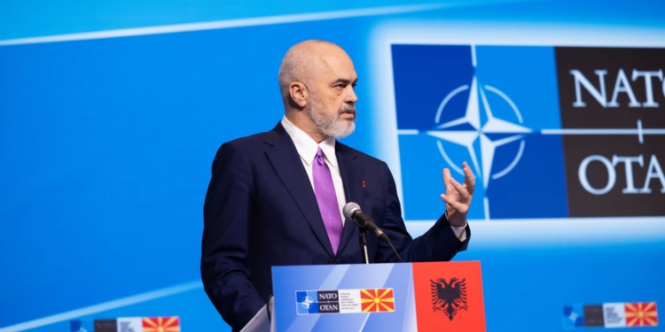 “Nuk jam gjeneral…”! Rama batuta në Konferencën e NATO-s: Jam i vetmi në qeveri pa doktoraturë!