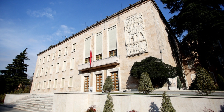 Qeveria miraton standarde të reja për specializimet në mjekësinë veterinare