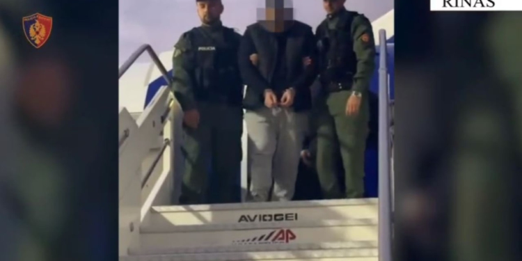 I dënuar me 16 vite burg për grabitje me armë, ekstradohet nga Greqia 39-vjeçari (EMRI/VIDEO)
