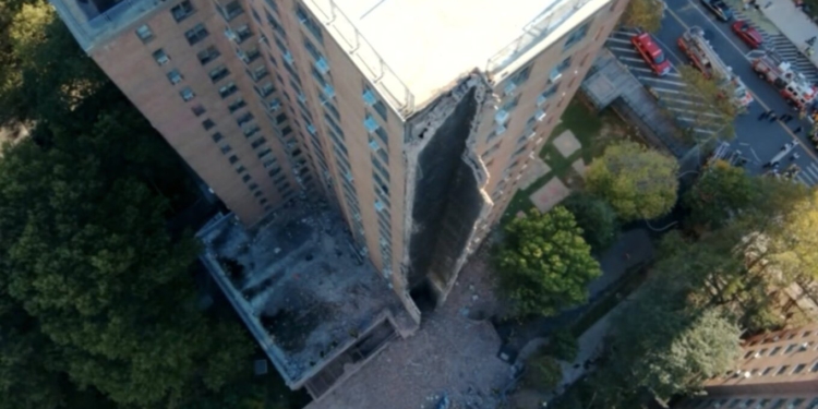 Shpërthim në New York, shembet pjesa anësore e një pallati në Bronx (VIDEO)