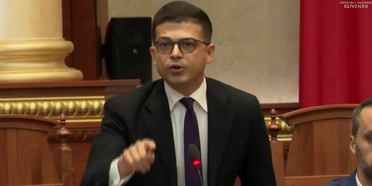 Debate për gjenocidin serb, Vëngu: Mos jepni leksione patriotizmi, hajdeni në protestë. Kapri: Kosova meriton mbështetje  Politikë |  1 orë më parë Facebook