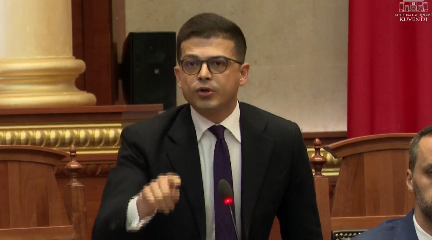 Debate për gjenocidin serb, Vëngu: Mos jepni leksione patriotizmi, hajdeni në protestë. Kapri: Kosova meriton mbështetje  Politikë |  1 orë më parë Facebook