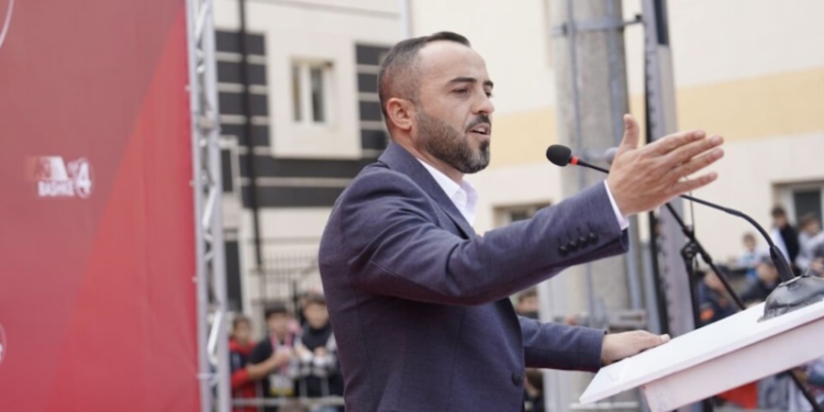Suat Shaqiri bëhet kryetari i parë shqiptar në Komunën e Çashkës