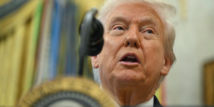 “Askush nuk guxon t’i afrohet Amerikës”, Trump dërgon CIA-n në Venezuelë, Maduro mbledh ushtrinë