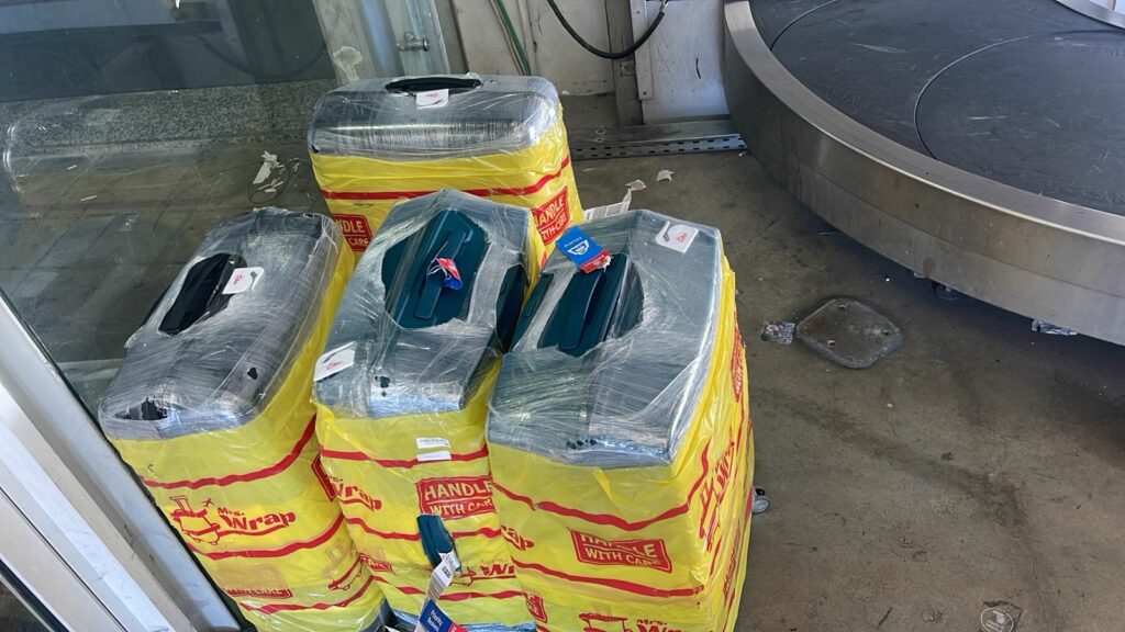 VIDEO / Kapen në Rinas 61 kg kanabis në 4 valixhe, arrestohen dy kinezë! Droga u nis nga Tajlanda dhe…