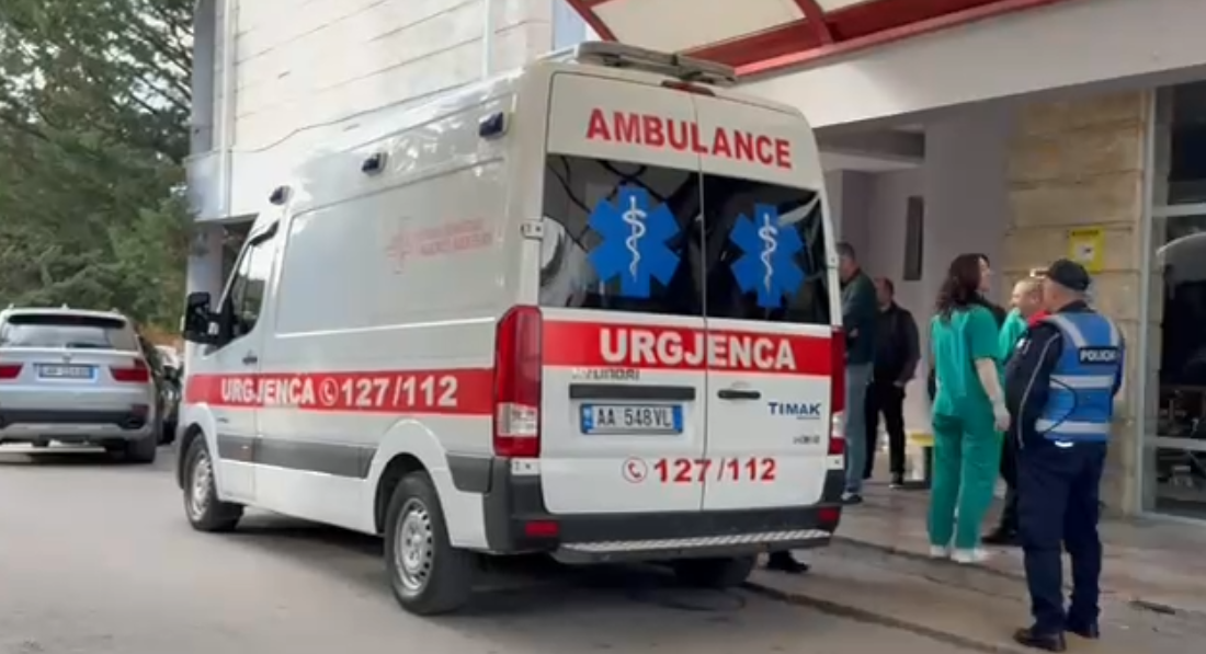 Zjarri në banesën në Maliq/ Vajza e mitur në gjendje të rëndë, intubohet në QSUT