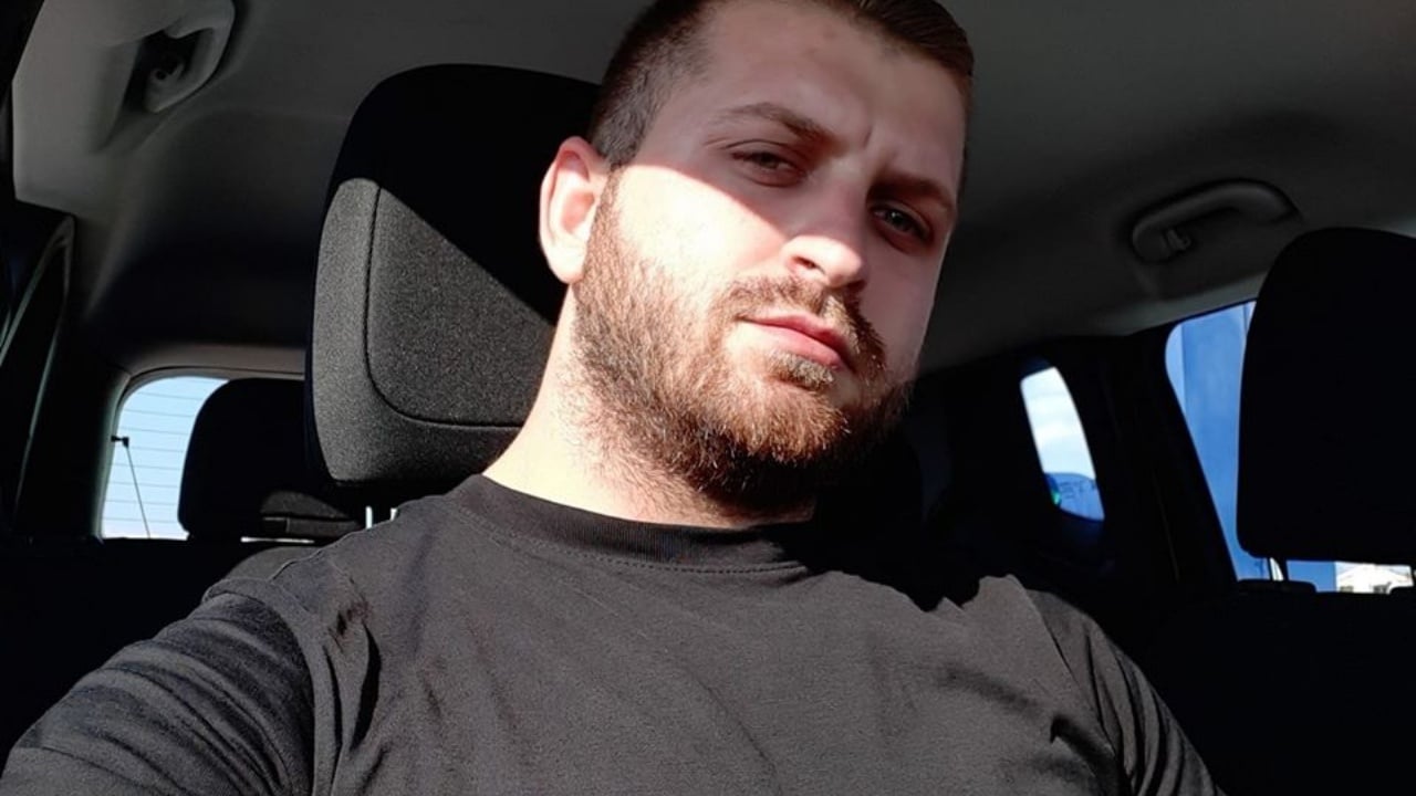 “Jam keq o babë, m’kanë gjujt”, babai i Andi Malokut dëshmon në GJKKO, përplaset me të akuzuarin: Po mua pse doje të më vrisje?