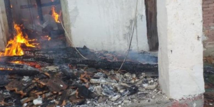 Shkëndija elektrike djeg banesën në Durrës, humb jetën nga asfiksia 42-vjeçarja