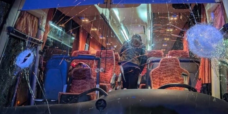 Përfundon në tragjedi ndeshja në Itali, sulmohet autobusi i tifozëve, vdes shoferi
