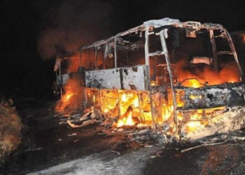 Kukës, i vihet flaka me benzinë autobusit/ Policia po punon për kapjen e autorit
