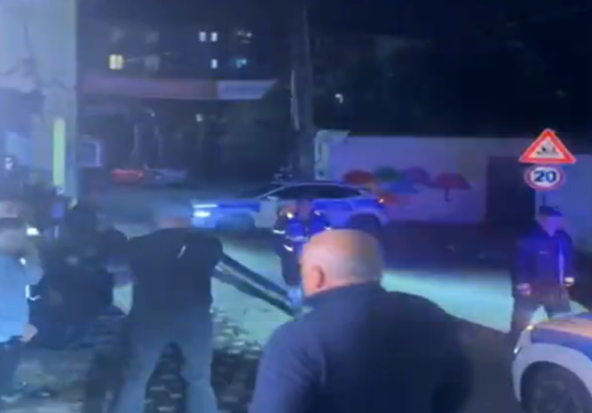 Tiranë/ Vritet me thikë 50-vjeçari në Babrru, u gjet i vdekur në mes të rrugës (VIDEO)