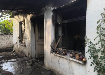“Përpihet” nga flakët një tjetër banesë në Maliq, frikë dhe panik te banorët e lagjes