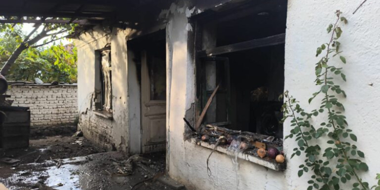 “Përpihet” nga flakët një tjetër banesë në Maliq, frikë dhe panik te banorët e lagjes