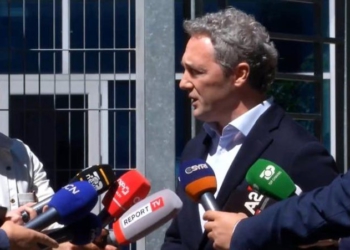 Nuk u paraqit se kishte këmbën e thyer! Dështon në GJKKO seanca për Bardh Spahinë 