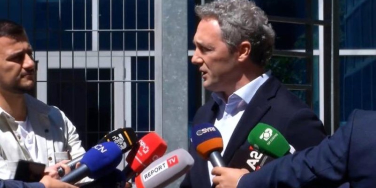 Nuk u paraqit se kishte këmbën e thyer! Dështon në GJKKO seanca për Bardh Spahinë 