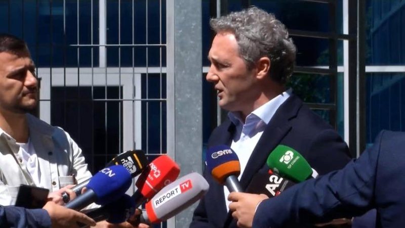 Nuk u paraqit se kishte këmbën e thyer! Dështon në GJKKO seanca për Bardh Spahinë 