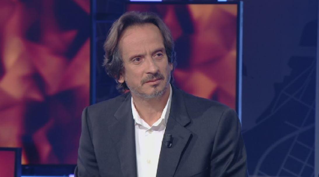 “Erion Veliaj është në betejë me të vetët”