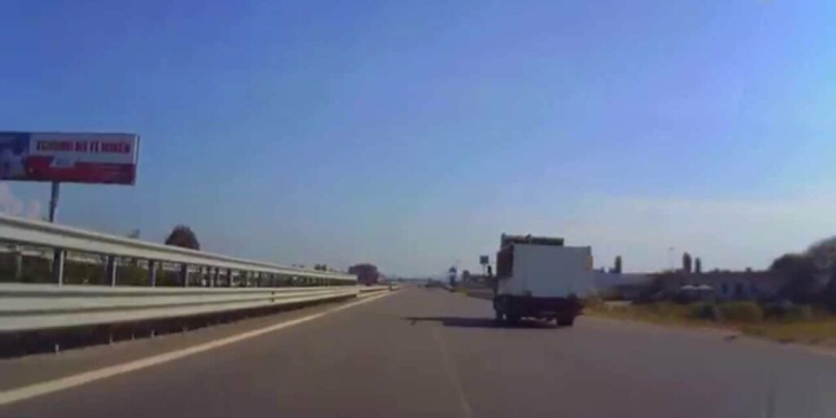 Energjia elektrike bllokon për 15 minuta autostradën në Fushë Mamurras