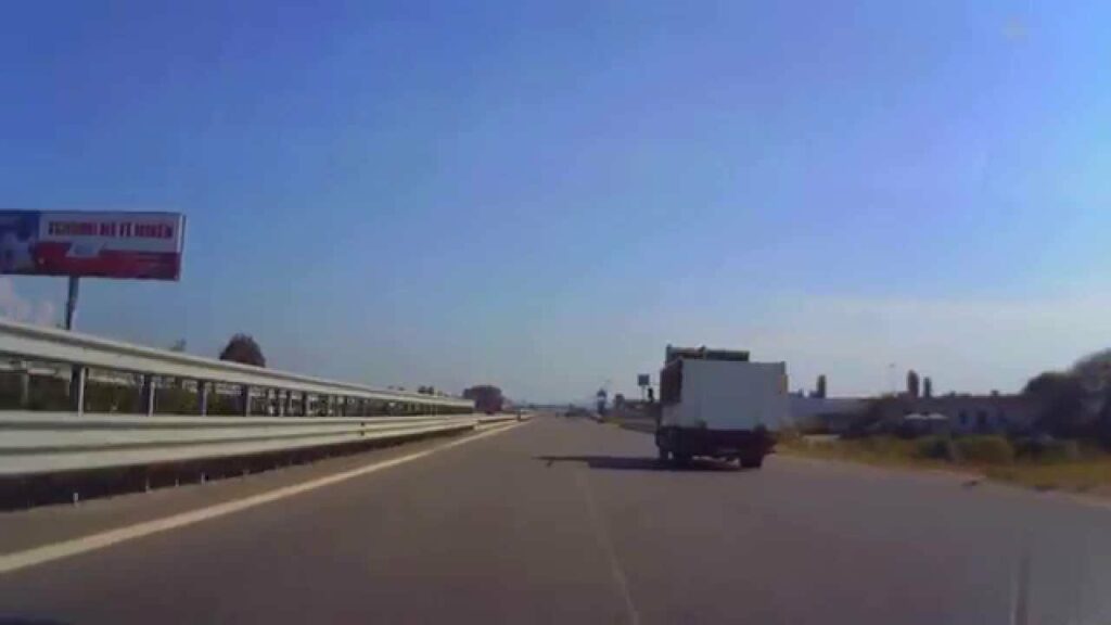 Energjia elektrike bllokon për 15 minuta autostradën në Fushë Mamurras