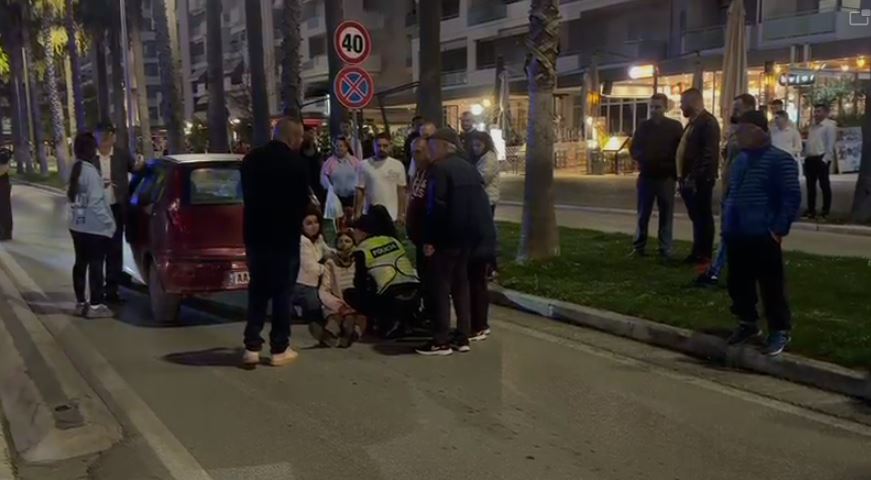 Vlorë, makina e 72-vjeçarit del nga rruga dhe përplas në trotuar dy të moshuarat, përfundojnë në spital (FOTOT)