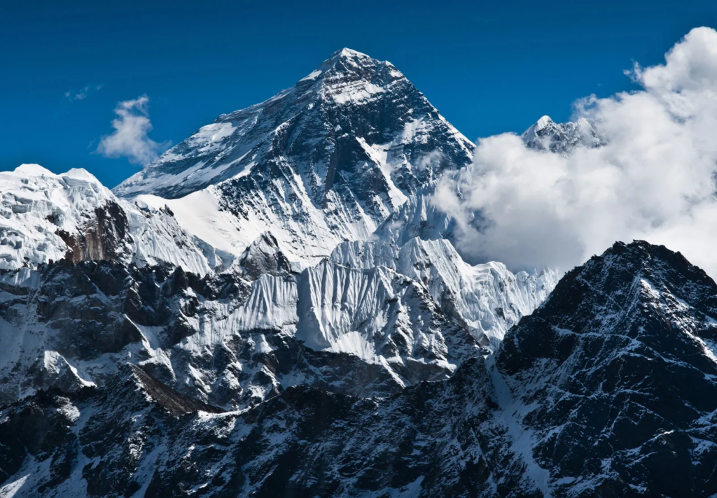 Makth mbi 4,900 metra, alpinistët luftojnë për jetën në Everest