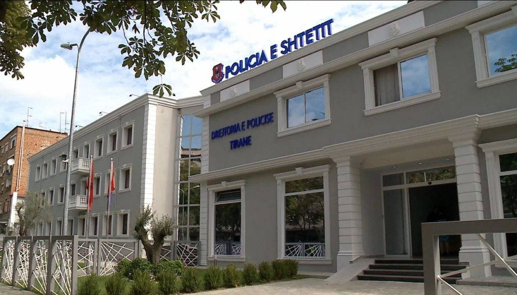 “Këmbimi”/ Shantazh për 5.000 € dhe rrëmbim i një të mituri. Arrestohen 3 të rinj në Tiranë, një në kërkim