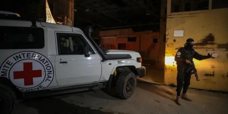 Hamas dorëzon trupat e dy pengjeve izraelite, por kërkon pajisje speciale për 19 të tjerët