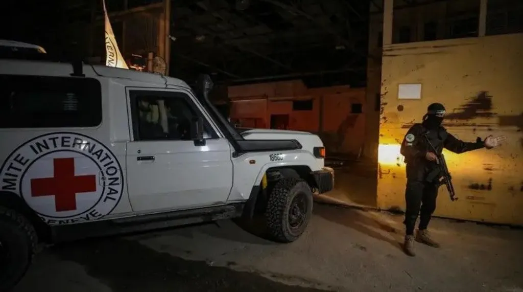 Hamas dorëzon trupat e dy pengjeve izraelite, por kërkon pajisje speciale për 19 të tjerët