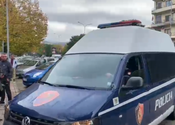Nën masa të rrepta sigurie, mbërrin në gjykatën e Gjirokastrës autori i vrasjes së biznesmenit italian