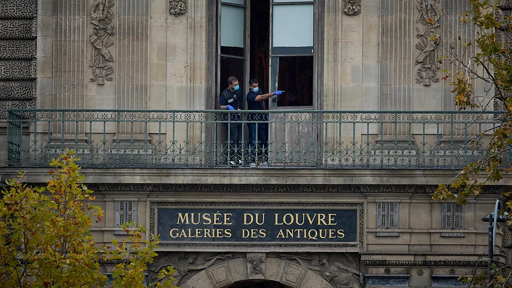 Grabitja e shekullit i Louvre| Si një ekuacion 50-vjeçar mund të shpëtojë artin botëror