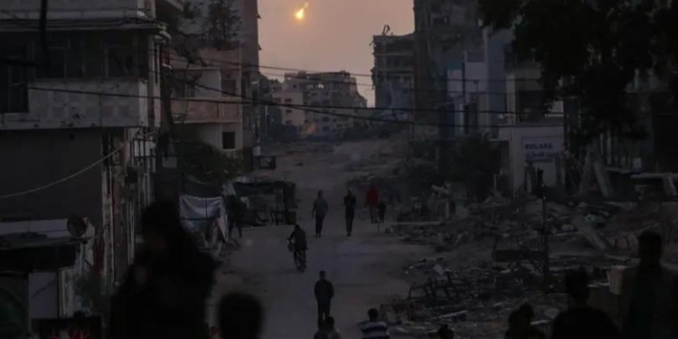 Armëpushimi hyn në fuqi/ Izraeli miraton fazën e parë të planit të paqes në Gaza, Trump: Pengjet do të dorëzohen deri të martën