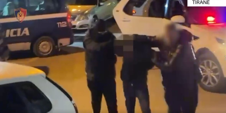 “700 gram kanabis”, tre të rinj bien në pranga në Kamëz