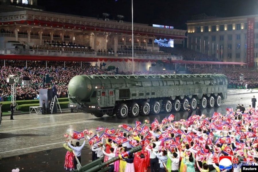 Koreja e Veriut nxjerr raketën e “frikshme”: Me Hwasong mund të godasim Amerikën