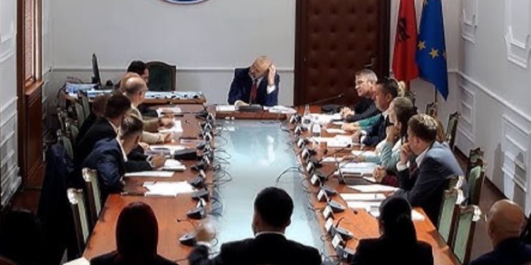 Vakancat në KAS, debate te “Ligjet”, PD akuza Begajt: S’ka as mundësi ta kryejë detyrën